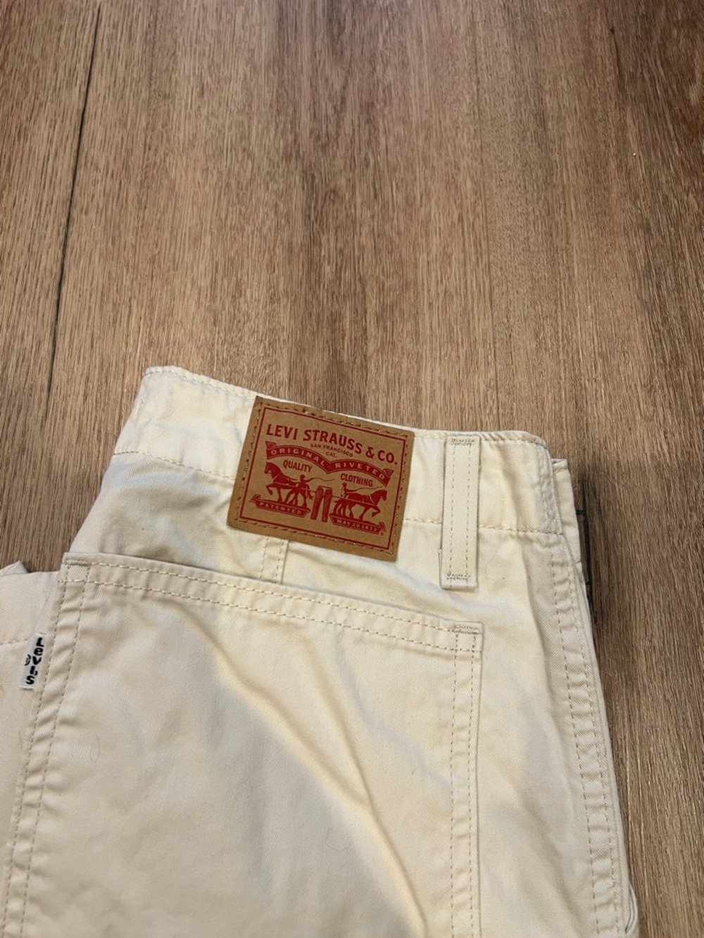 Levi's 94 Baggy Off-White Loose Pants - Picture 6 of 6